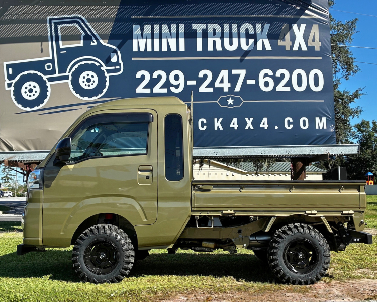 Daihatsu Hijet Jumbo CVT in khaki green from left side -- product image