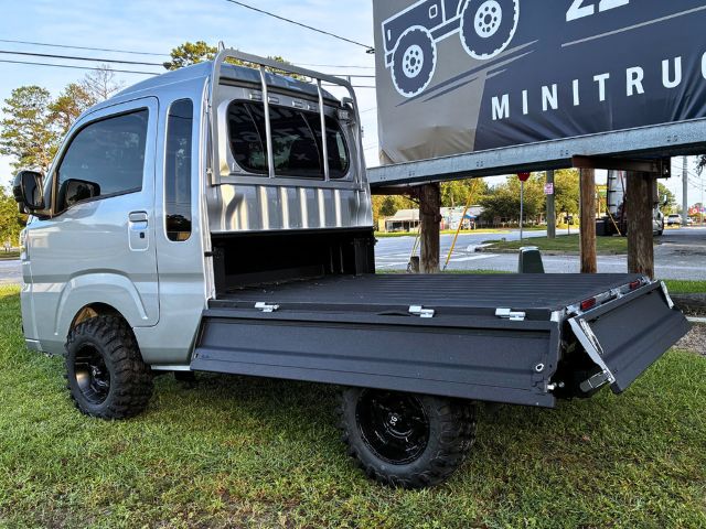 Daihatsu Hijet Jumbo 4x4 Japanese mini truck in silver