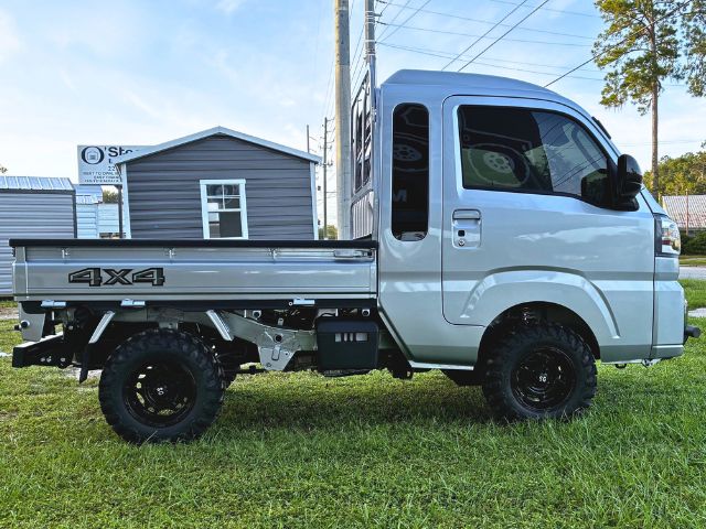 Daihatsu Hijet Jumbo 4x4 Japanese mini truck in silver