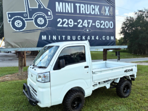 Daihatsu Hijet Regular Cab 4x4 Mini Truck -- product image