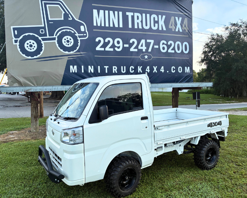 Daihatsu Hijet Regular Cab 4x4 Mini Truck -- product image